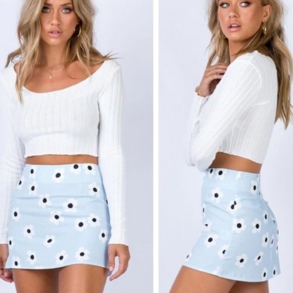 Princess Polly Shelly Mini Skirt- Blue Floral Size 2 - Picture 2 of 7